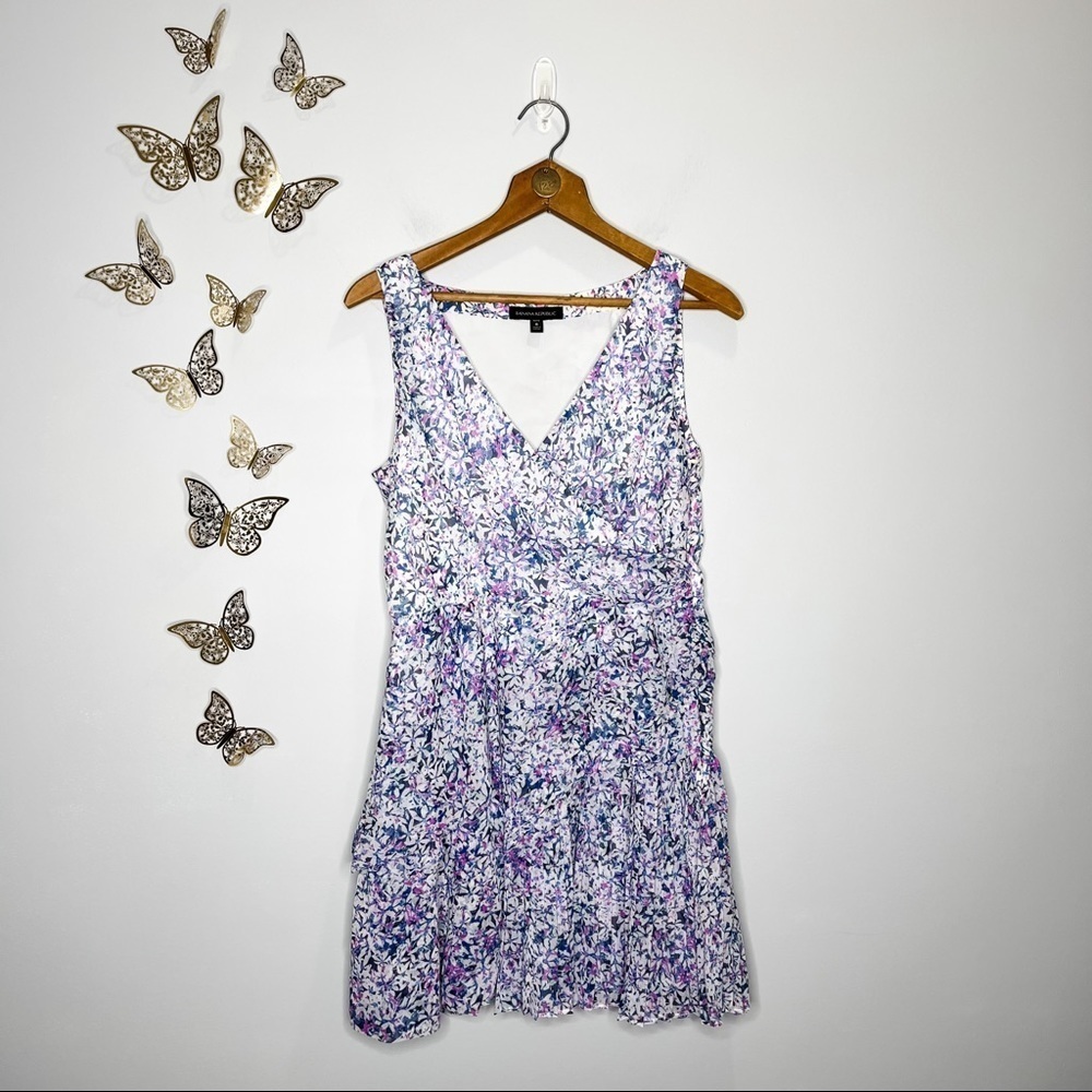 ๐ฆ๐ BANANA REPUBLIC | Purple and White Floral V-Neck Dress - Picture 1 of 9